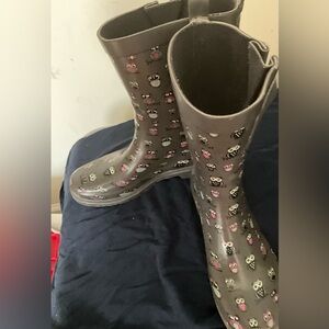 Mid calf rain boots